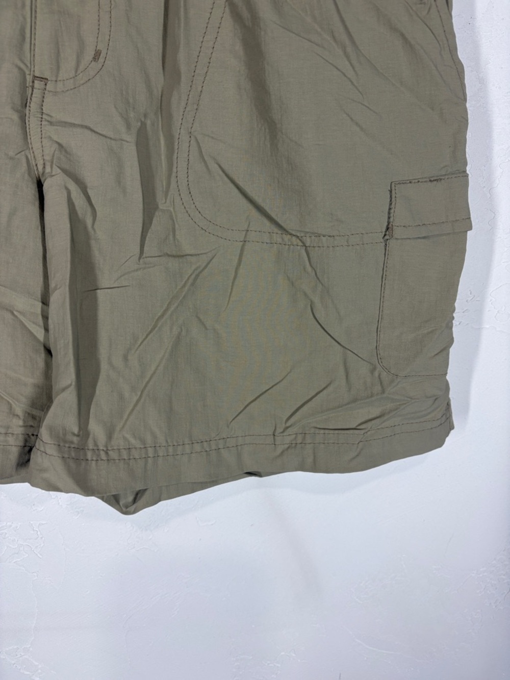 Columbia nylon tan cargo shorts size medium - Picture 3 of 11